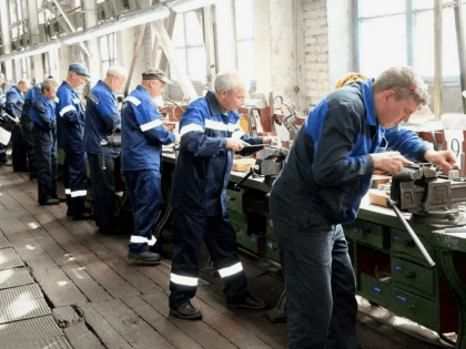 «Дело не только в деньгах»: Почему рабочие уходят с заводов и отказываются там оставаться. Рассказал друг, который проработал там 5 лет