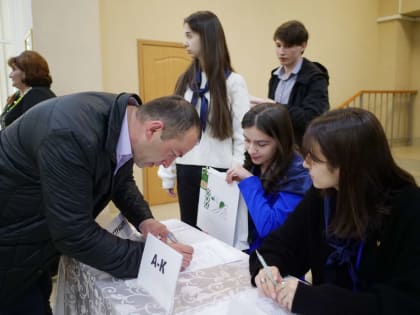 В КЧГУ прошла региональная научно-практическая конференция, посвящённая 100-летию со дня рождения Народного поэта КЧР Азамата Суюнчева