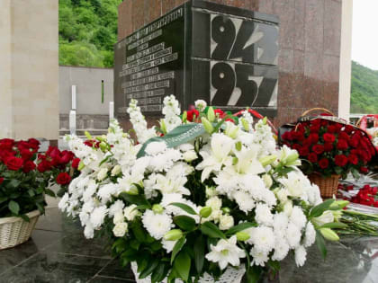 С Днем возрождения карачаевского народа!