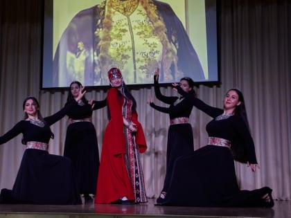 Студенты из Карачаево-Черкесии представили культуру народов региона на фестивале в Пятигорске