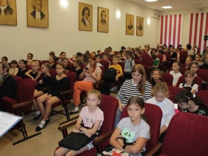 Священник побеседовал со школьниками о семейных ценностях