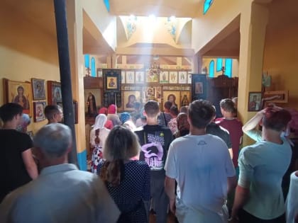 Участники форума «Маруха» помолились за литургией