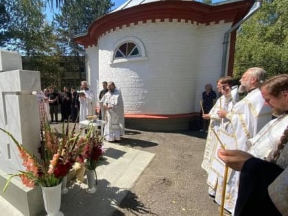 Священнослужители благочиния помянули почившего настоятеля