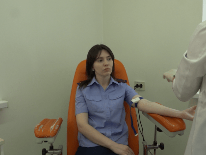 В преддверии Всемирного дня донора сотрудники следственного управления СКР по КЧР сдали донорскую кровь &nbsp;