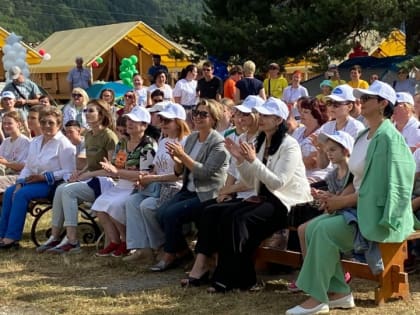 В Карачаево-Черкесии торжественно открыли XXI Межрегиональную экологическую экспедицию школьников России