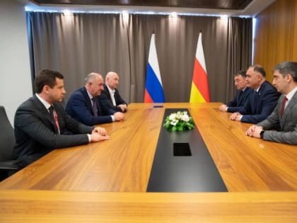Глава Карачаево-Черкесии Рашид Темрезов и Президент Южной Осетии Алан Гаглоев провели встречу по вопросам сотрудничества в отраслях экономики, образовании и туризме