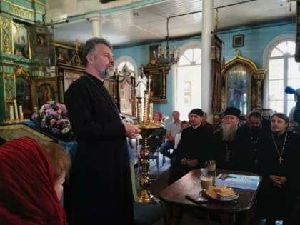 В Черкесске презентовали книгу об истории Покровской церкви