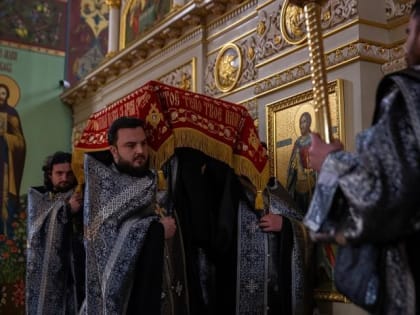 Архиепископ Феофилакт совершил богослужения Великого Пятка