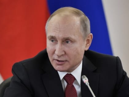 Президент Российской Федерации Владимир Путин поздравил Главу КЧР Рашида Темрезова с Днем народного единства