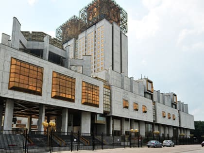 Ликвидаторы. Официальный пропагандист В. Соловьёв подбросил ещё один сюрприз: предложил — ни много ни мало — упразднить Российскую академию наук как недостаточно эффективную, по ег