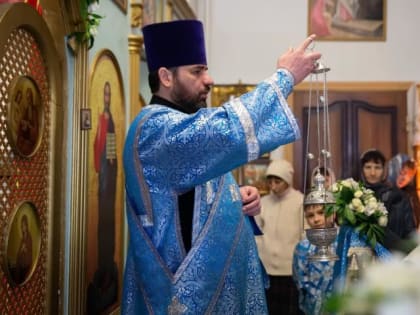 Архиепископ Феофилакт совершил литургию в храме при геронтологическом центре