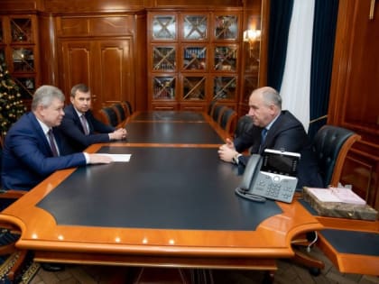Главе Карачаево-Черкесии представлен новый начальник УФСБ по КЧР Павел Потасов