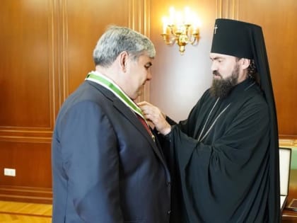 Архиепископ Феофилакт вручил орден Главе Кабардино-Балкарии
