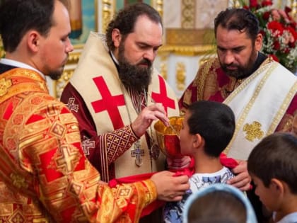 Архиепископ Феофилакт молитвенно почтил великомученика Пантелеимона