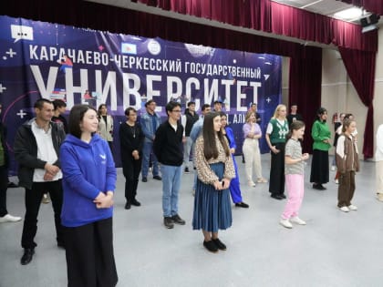 В КЧГУ сегодня прошёл мастер-класс по актёрскому мастерству от актёра сериала «Универ» Константина Шелягина