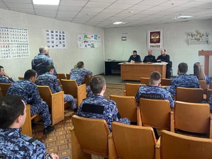 Священник ответил на вопросы сотрудников Росгвардии