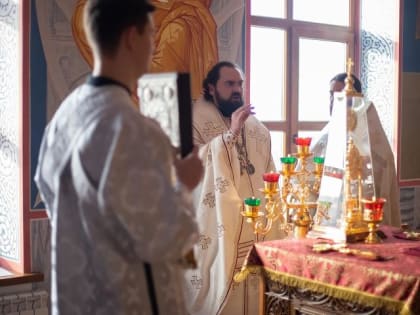 Архиепископ Феофилакт совершил литургию в храме епархиального дома