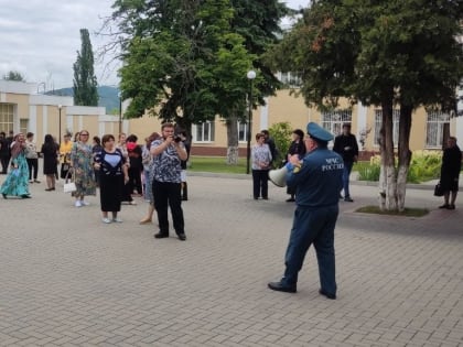 На объектах образования проведены  практические отработки эвакуации людей из зданий