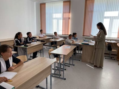 Обучающиеся Института филологии на педагогической практике