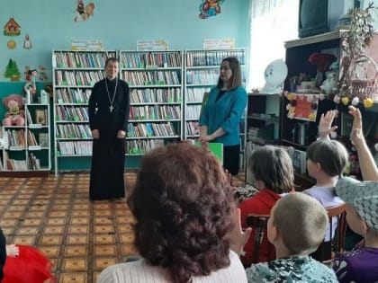 Настоятель провел в библиотеке урок духовности