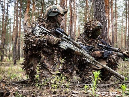 Артемовск подвергается обстрелам, ситуация горячая. Битва за Бахмут: российские штурмовики заманивают ВСУ в огненную ловушку под Клещеевкой. Оборона русских вдоль дороги на Горловк
