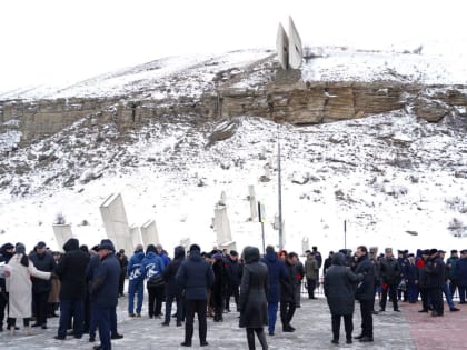 Делегация КЧГУ приняла участие в митинге, посвящённом 80-й годовщине освобождения перевалов Кавказа от немецко-фашистских захватчиков