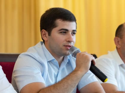 Солтан Узденов провел встречу с жителями Малокарачаевского района