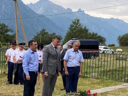 Марат Урусов принял участие в траурном мероприятии в г.Теберде, приуроченном к годовщине оккупации территории КЧР немецко-фашистскими захватчиками