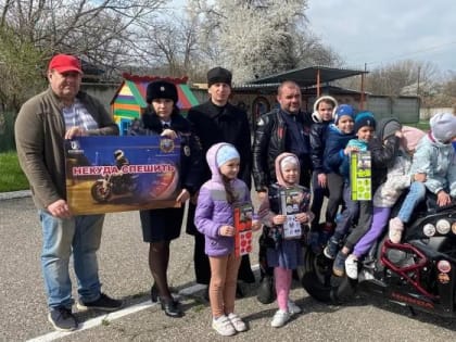 Священник и дорожные полицейские побывали в детском саду