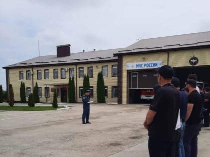 Проходит обучение по программе профессиональной подготовки "пожарный"