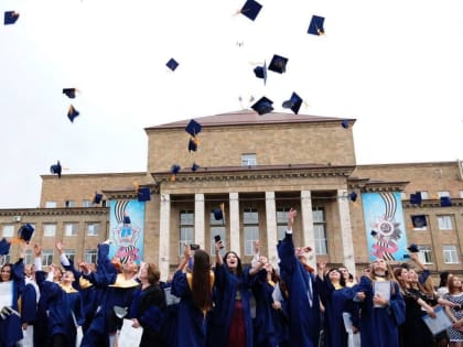 Именно наука двигает общество вперёд, развивает технологии и открывает новые пути!