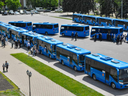 Спикер Парламента КЧР Александр Иванов принял участие в торжественном пуске нового общественного транспорта