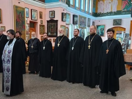 Священники Новопавловского благочиния приступили к Таинству Покаяния