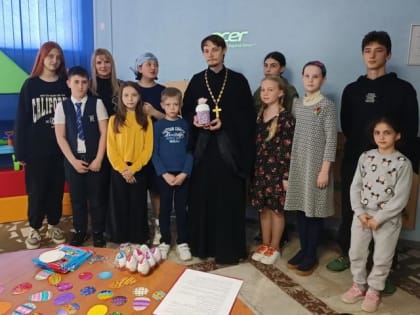 Священник посетил пасхальный праздник