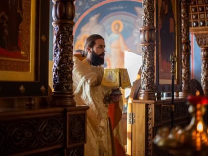 Архиепископ Феофилакт совершил литургию в Иверском храме епархиального дома