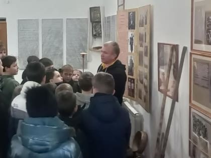 На экскурсию в собор пришли юные спортсмены