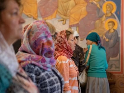 Архиепископ Феофилакт совершил литургию в храме епархиального дома