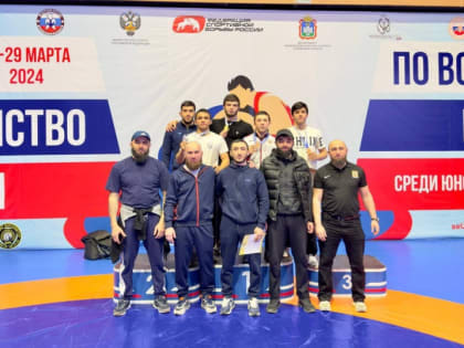 Рашид Темрезов поздравил спортсменов КЧР, завоевавших медали различного достоинства на первенстве России по вольной борьбе