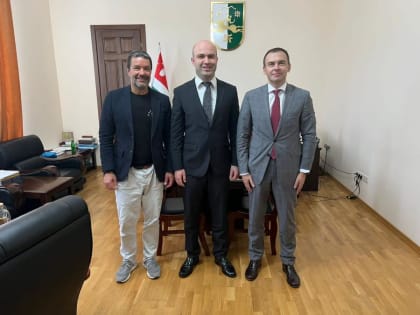 Представители КПРФ провели встречу с президентом А.Г. Бжания и председателем Народного собрания Л.Н. Ашубой.