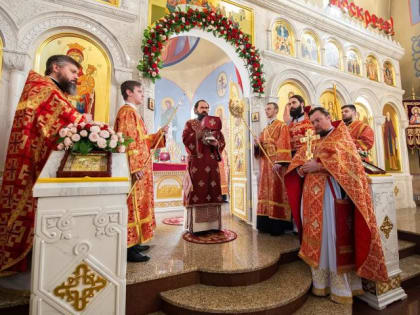 Архиепископ Феофилакт совершил литургию в Екатерининском храме города Ессентуки