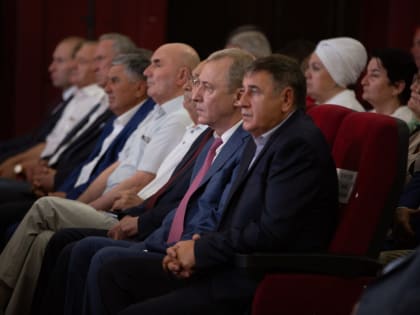 Рашид Темрезов поручил Правительству Карачаево-Черкесии взять на жесткий контроль качество и срок исполнения выполняемых строительных работ