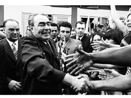 Времена «дорогого Леонида Ильича» до сих пор вспоминаются «золотым веком» СССР. Многим странно, что в 60-е и 70-е годы и свобод, и возможностей у народа было больше. Но это так