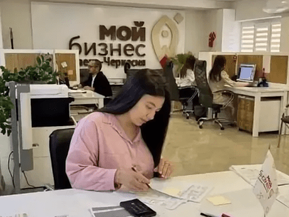 Самозанятые жители Карачаево-Черкесии могут получить оборудование за видеоролик о своем деле