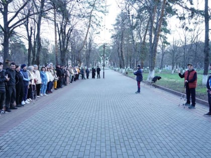 Международный день здоровья отметили в КЧГУ открытием воркаут площадки и зарядкой со звездой спорта