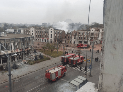 Рум-сервис по-русски: Вжух "Искандера" смёл целый отель с иностранными постояльцами. Офицеры НАТО вы где? Одна машина, а такой хаос: Русский монстр расплавляет натовское 