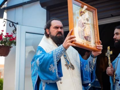 Архиепископ Феофилакт совершил литургию в Смоленском храме Пятигорска