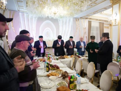 В Карачаево-Черкесии состоялся общереспубликанский ифтар, организованный Главой республики Рашидом Темрезовым