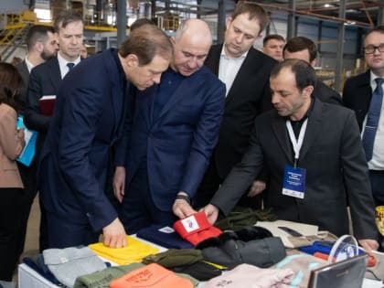 Вице-премьер РФ Денис Мантуров и Глава республики Рашид Темрезов посетили выставку промышленных предприятий Карачаево-Черкесии