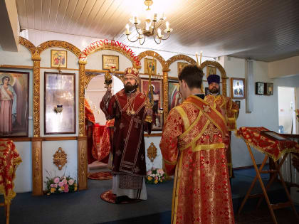 Архиепископ Феофилакт совершил литургию в храме села Новоблагодарного