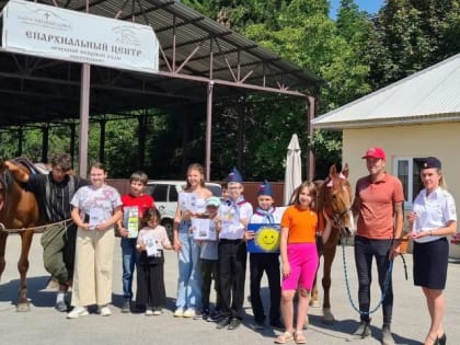Центр иппотерапии посетили юные инспекторы движения